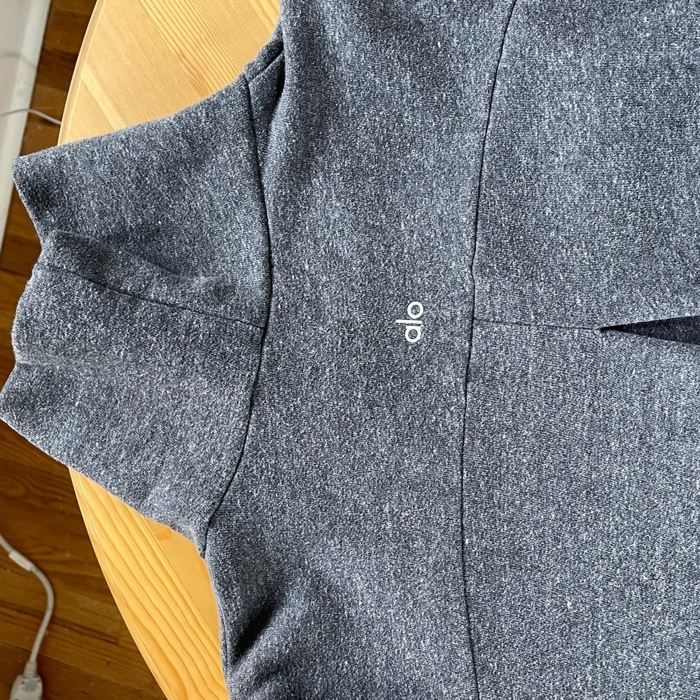 ALO Yoga Gray Women's Sweater